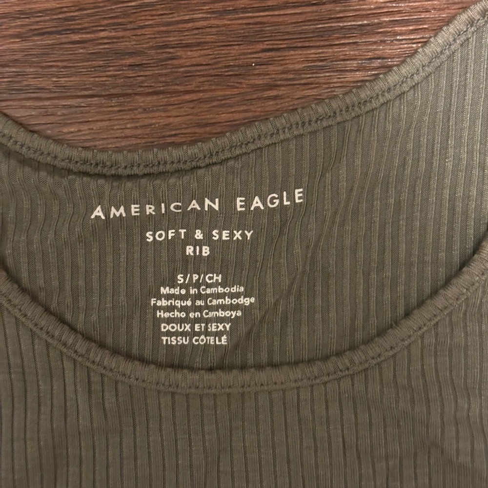 American eagle crop top